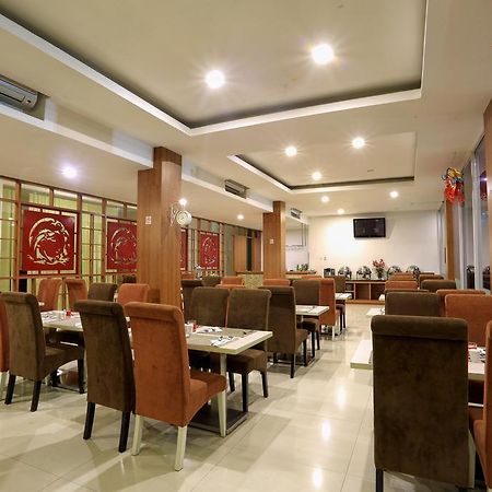 Dragon Inn Кендари Экстерьер фото