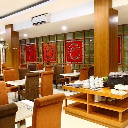 Dragon Inn Кендари Экстерьер фото
