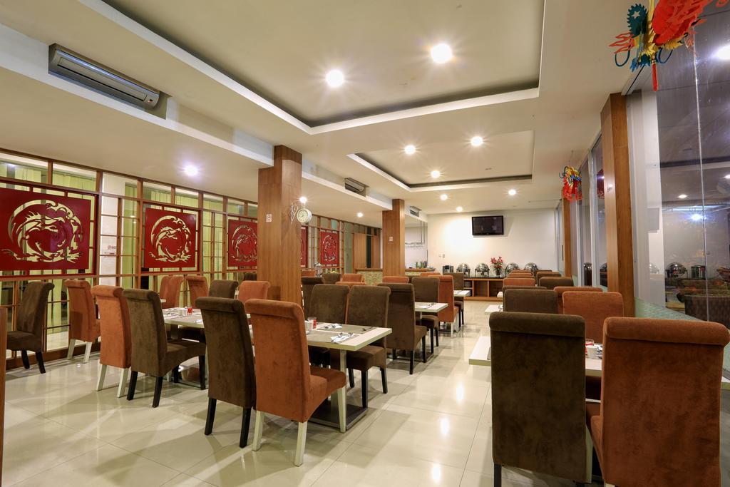Dragon Inn Кендари Экстерьер фото