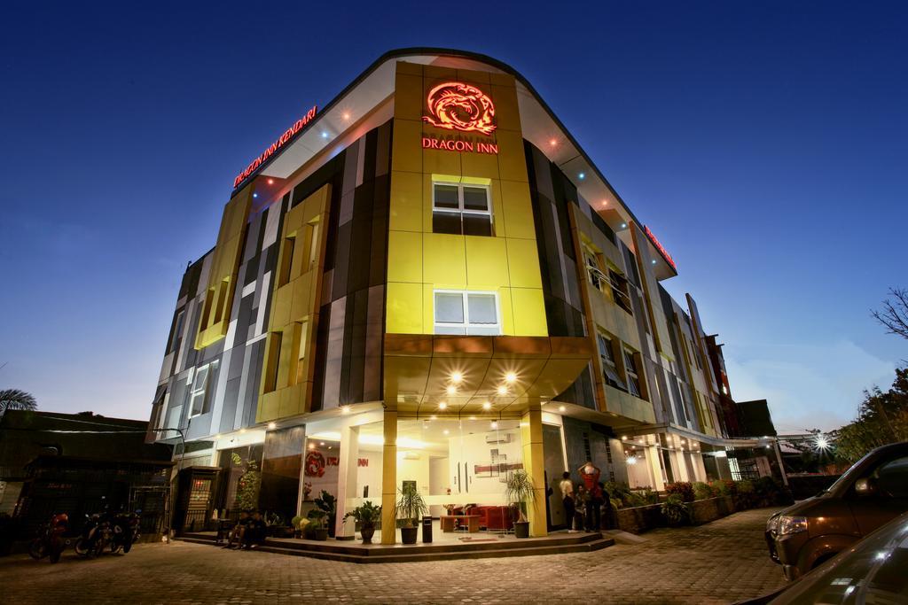 Dragon Inn Кендари Экстерьер фото